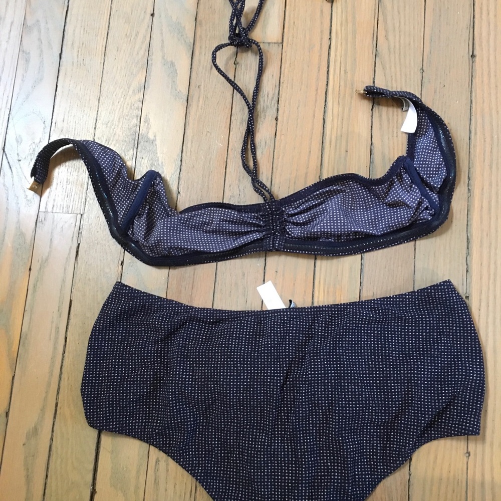 Bikini - Picture 2 of 5